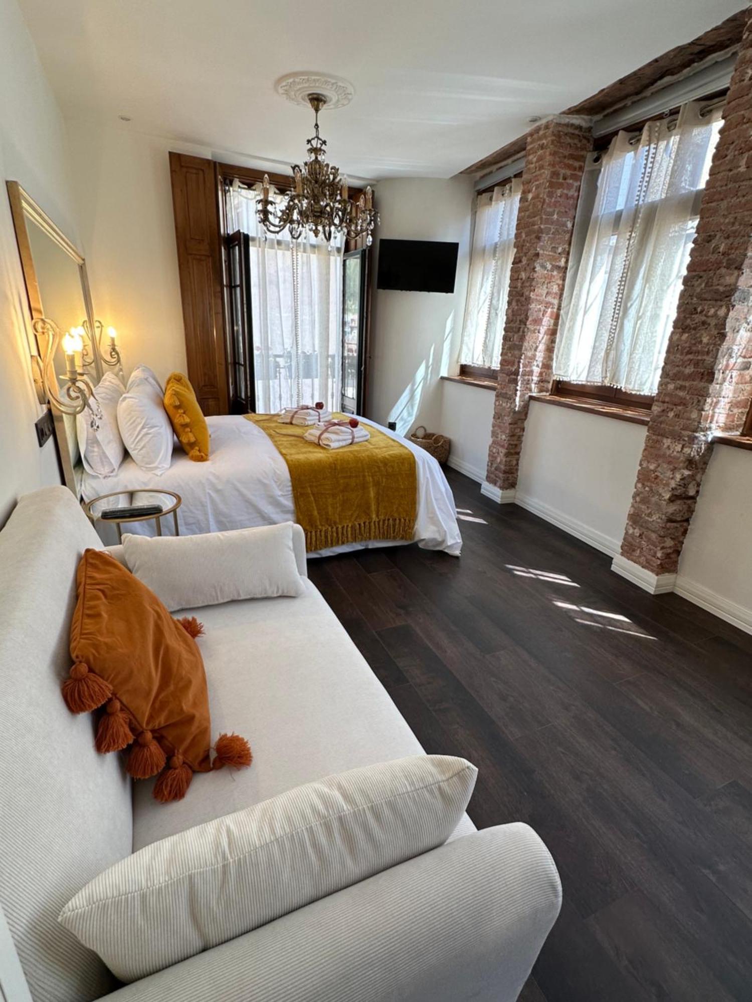 Claren'S Boutique Rooms Cangas De Narcea Exteriér fotografie